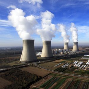 Vue aérienne de la centrale nucléaire de Dampierre-en-Burly avec ses quatre unités de production.